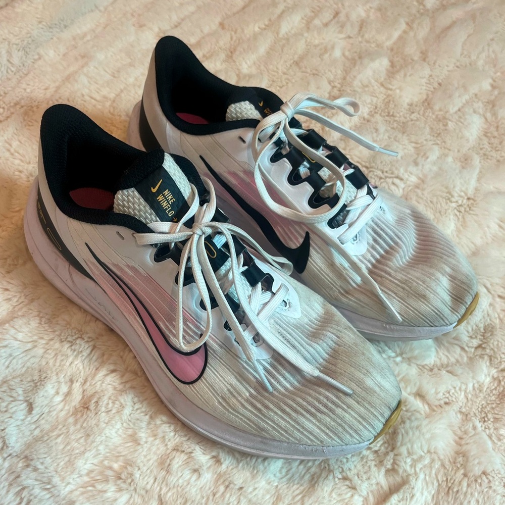 White + Pink Nike Winflo 09
